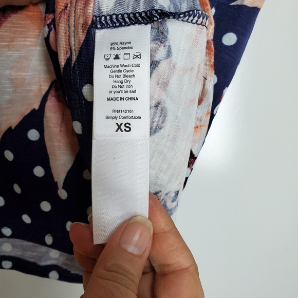 NWT LulaRoe Olive Top with Tulip Sleeves. Size XS - Picture 7 of 7